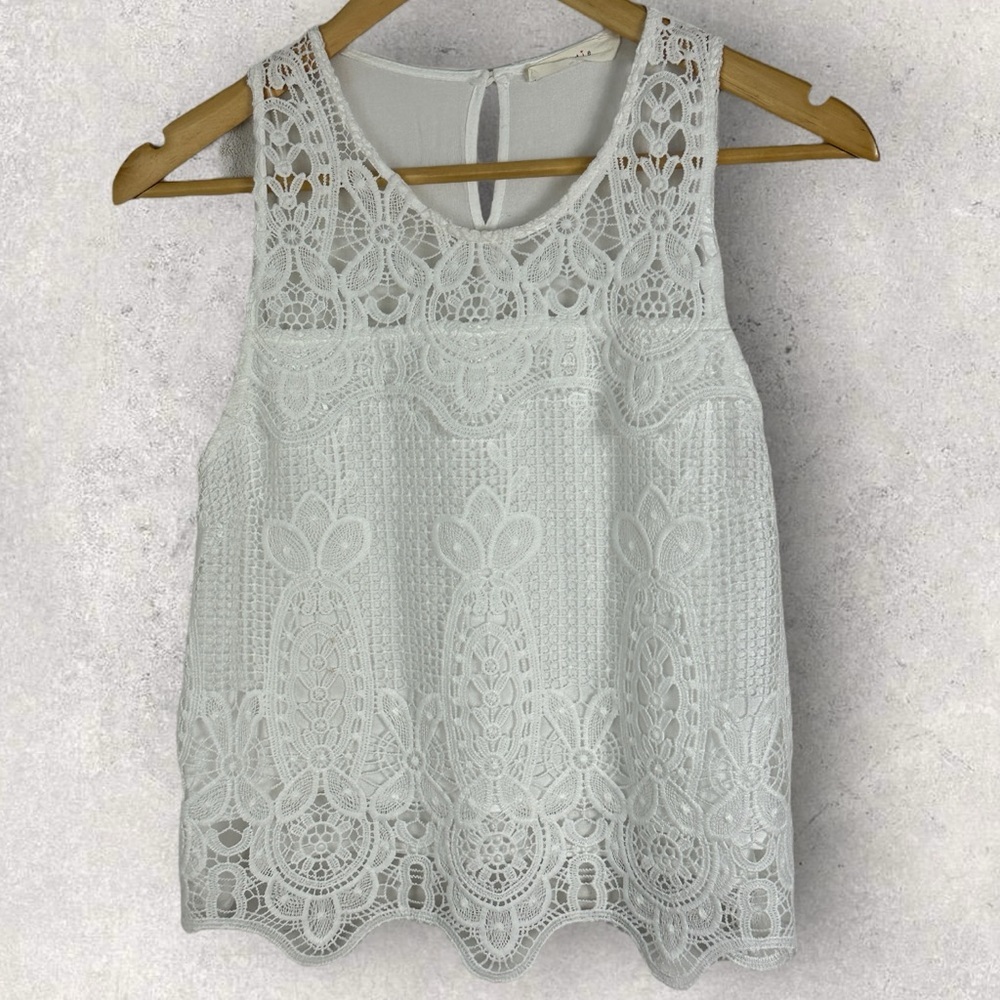 Elodie White Lace Top Size Small Floralโ Eyelet Minimalist Blouse Layered Boho S